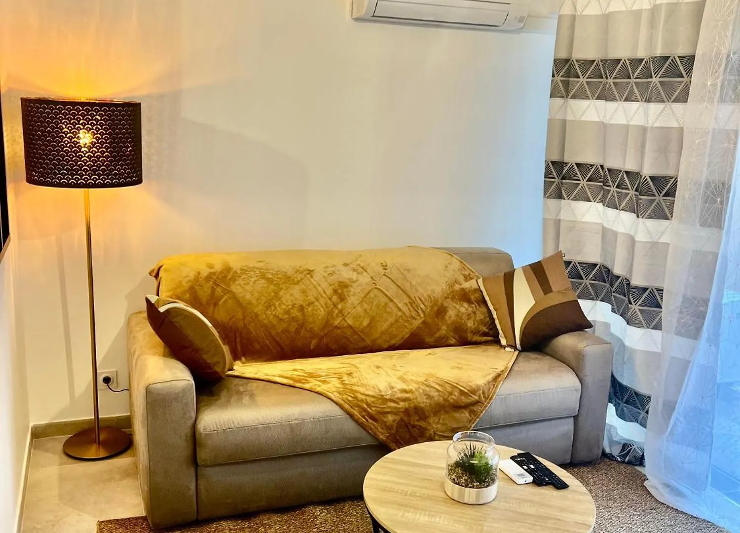 Apartment Appartement Cosy, Calme Et Climatise Proche Centre Antibes