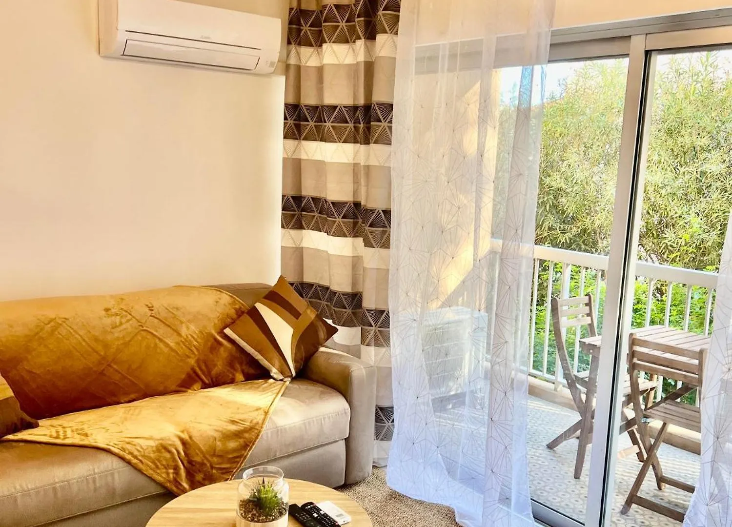 Appartement Cosy, Calme Et Climatise Proche Centre Antibes