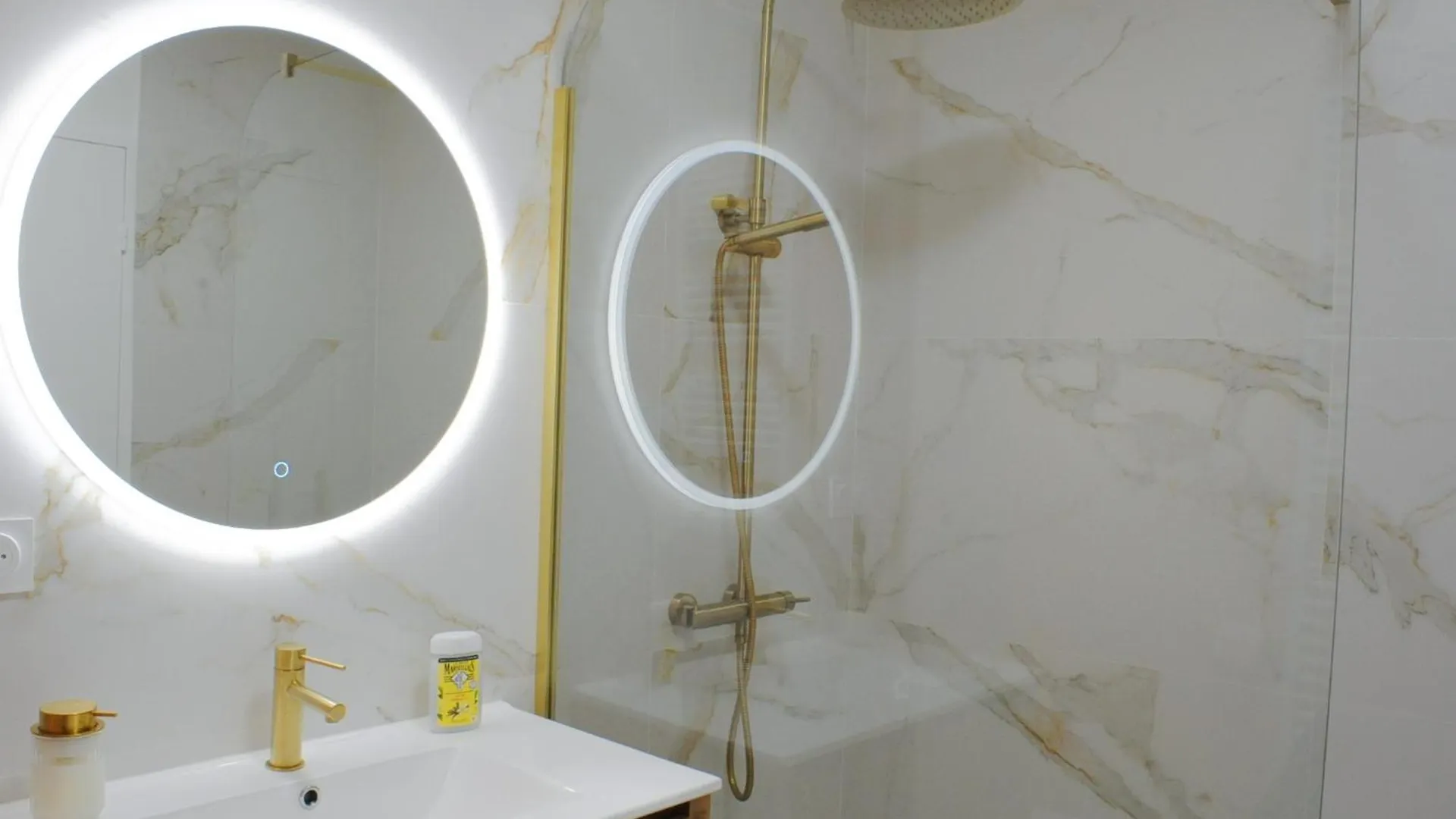 Appartement Cosy, Calme Et Climatise Proche Centre Αντίμπ 0*,